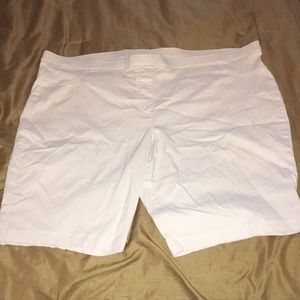 Basic Editions white stretch bermuda short